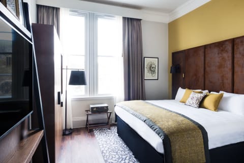 Premium Room, 1 Double Bed (Cathedral View) | Free minibar items, in-room safe, individually decorated
