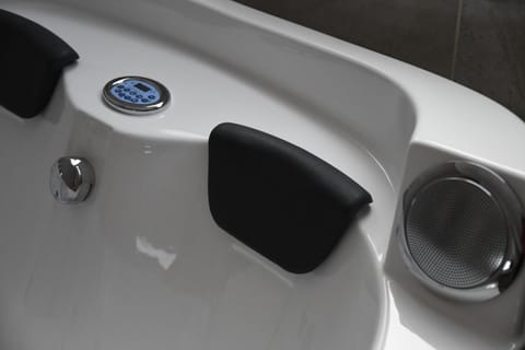 Suite, Jetted Tub | Jetted tub