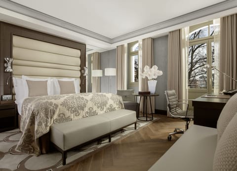 Executive Room, 1 King Bed, Terrace (SPA access) | Hypo-allergenic bedding, minibar, in-room safe, individually decorated