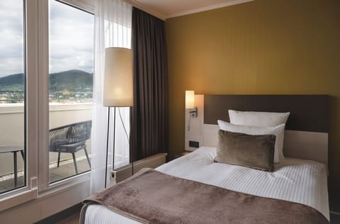 Comfort Room | In-room safe, desk, soundproofing, iron/ironing board