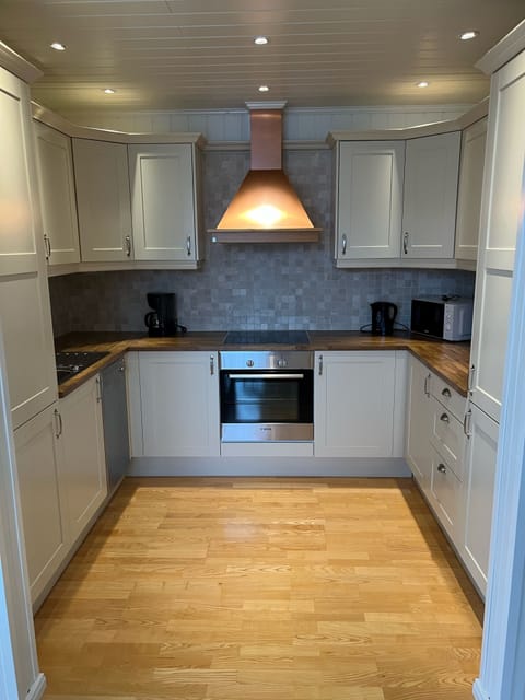 Fisherman Cabin 3 Bedrooms, with Sauna | Private kitchen