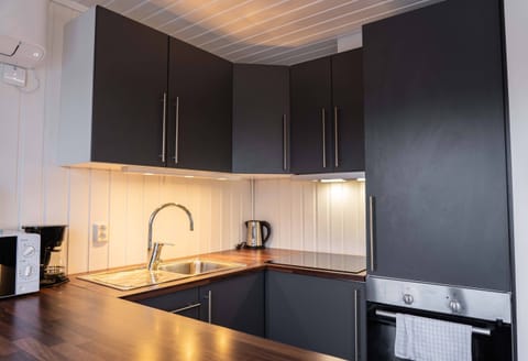 Fisherman Cabin 3 Bedrooms | Private kitchen