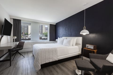 Classic Room | 1 bedroom, premium bedding, pillowtop beds, in-room safe