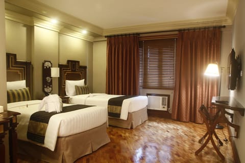 Standard Room, 2 Twin Beds (Multi Use) | Minibar, in-room safe, individually decorated, individually furnished