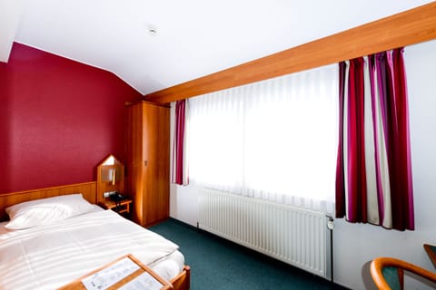 Standard Single Room | Premium bedding, memory foam beds, minibar, in-room safe