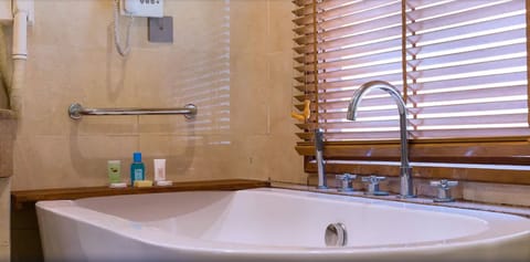 Business Double Room | Deep soaking bathtub