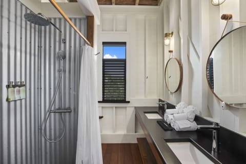 Suite, 2 Queen Beds (Keeping Suite) | Bathroom | Free toiletries, hair dryer, bathrobes, towels