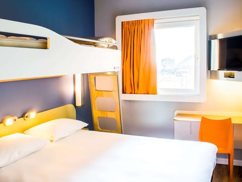 Standard Room, Multiple Beds | Desk, free WiFi, bed sheets, wheelchair access