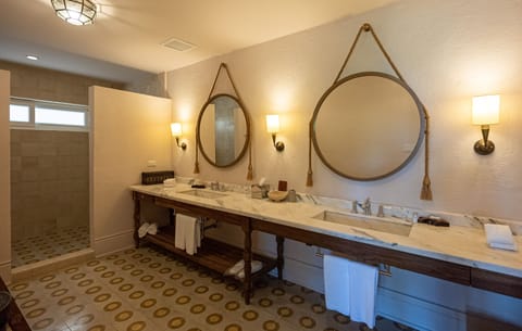 Combined shower/tub, hair dryer, bathrobes, towels