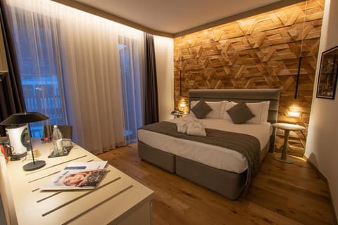 Minibar, in-room safe, desk, soundproofing