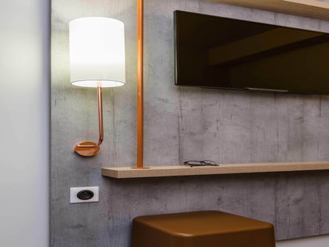 Soundproofing, free WiFi, bed sheets