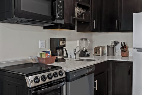 Deluxe Apartment, 2 Bedrooms, Non Smoking | Private kitchen | Full-size fridge, microwave, stovetop, dishwasher