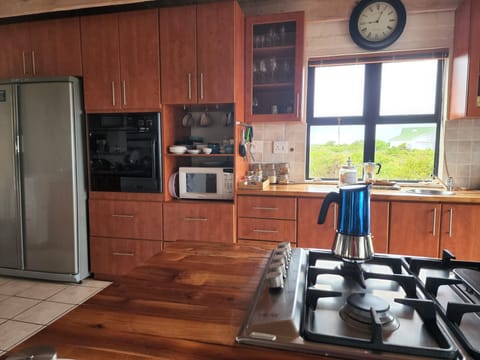 Comfort House, Multiple Bedrooms, Ocean View, Beachfront | Private kitchen | Blender