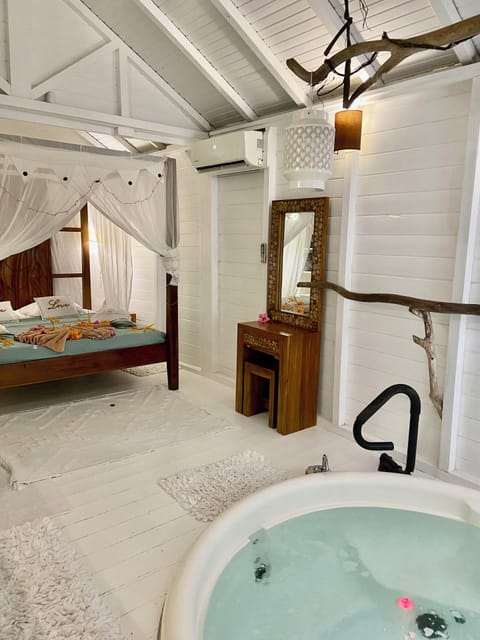 Cabin, Ensuite, Garden View (Cabanon Celeste) | Minibar, individually decorated, bed sheets, wheelchair access