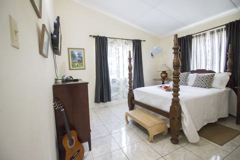 Deluxe Room, 1 Double Bed, Refrigerator, Garden View | 1 bedroom, pillowtop beds, in-room safe, individually decorated
