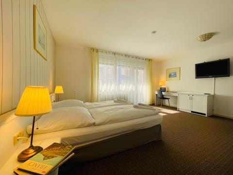 Comfort Double Room, Balcony | Desk, free WiFi, bed sheets