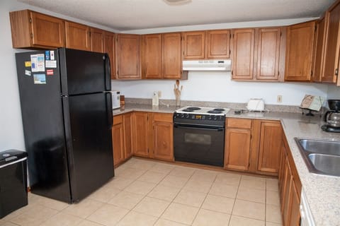 Cottage, 3 Bedrooms | Private kitchen | Full-size fridge, microwave, stovetop, dishwasher