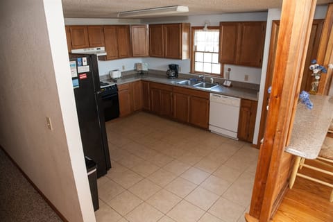 Cottage, 3 Bedrooms | Private kitchen | Full-size fridge, microwave, stovetop, dishwasher