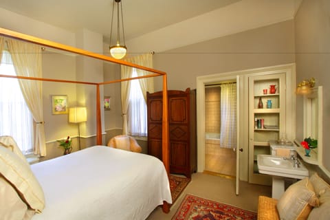 Room, Private Bathroom (Queen Deluxe) | Premium bedding, down comforters, iron/ironing board, free WiFi