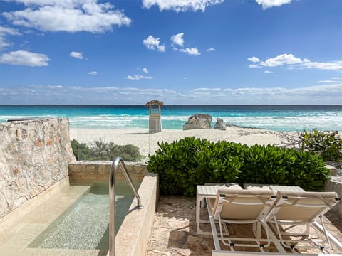 Villa Master Suite Plunge Pool Ocean Front | Terrace/patio