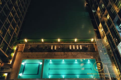 2 outdoor pools