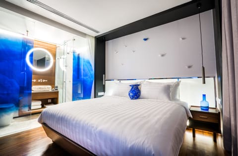 Charming King | In-room safe, free WiFi, bed sheets