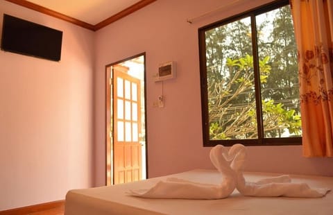 Villa, 1 Bedroom (4 Pax) | Desk, bed sheets