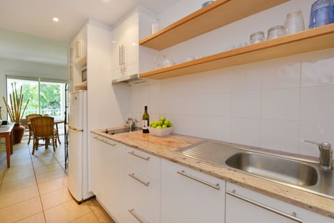 Studio, 1 Bedroom | Private kitchenette | Full-size fridge, microwave, stovetop, electric kettle