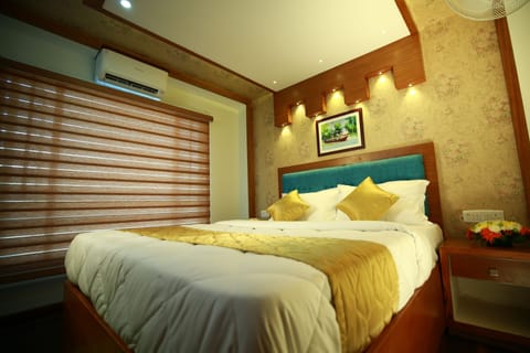 Minibar, soundproofing, rollaway beds, bed sheets