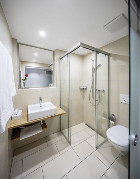 Classic Single Room | Bathroom | Free toiletries, hair dryer, towels