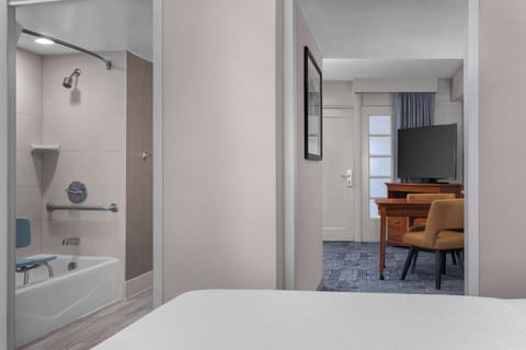 1 bedroom, premium bedding, in-room safe, desk