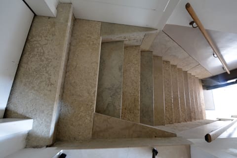 Classic Apartment, 2 Bedrooms | Staircase