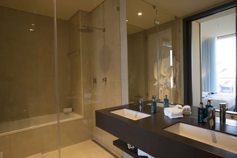 Deluxe Suite, Sea View | Bathroom | Designer toiletries, hair dryer, bidet, towels