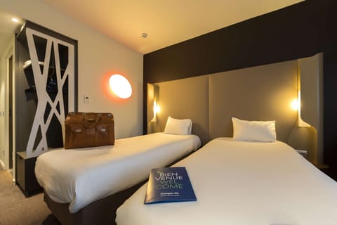 Standard Room, 2 Twin Beds | Premium bedding, individually furnished, desk, laptop workspace