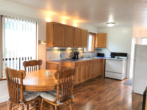 Cottage, Non Pet Friendly | In-room dining