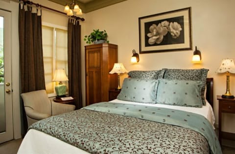 Room, Private Bathroom (#11 Goldfields) | Premium bedding, iron/ironing board, free WiFi, bed sheets