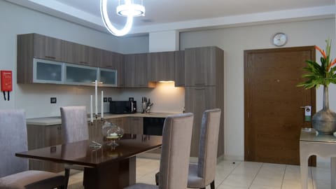 Executive Suite, 2 Bedrooms | Private kitchenette | Full-size fridge, microwave, oven, stovetop