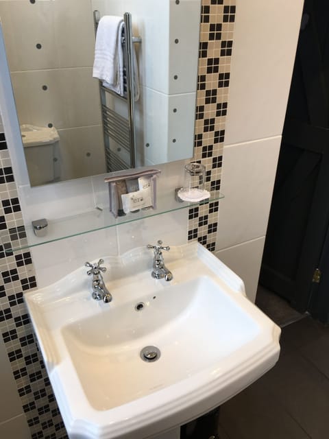 Double Room (Room 3) | Bathroom sink