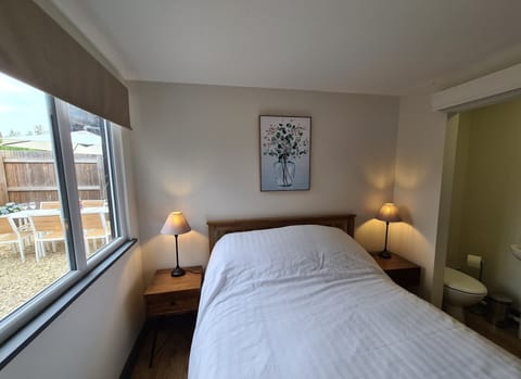 Comfort Cottage | Desk, iron/ironing board, free WiFi