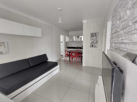 APARTAMENTO #1 Luxo Terreo | Living area | TV