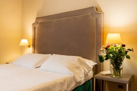 Classic Double Room | Minibar, in-room safe, desk, cribs/infant beds