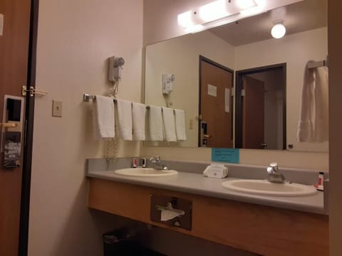 Room, Multiple Beds, Non Smoking | Bathroom | Combined shower/tub, hair dryer, towels