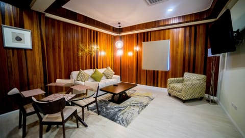 Executive Room, 1 Bedroom, Kitchen | Living area | Flat-screen TV