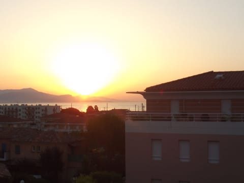 Enjoy the sun on the balcony from the sensational sunrises to early afternoons.