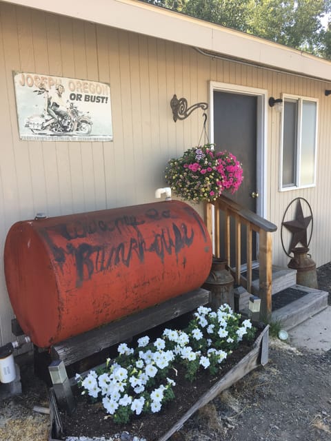 Entryway to the Bunkhouse, free parking and lots of it!