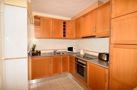 Superior Apartment, 1 Bedroom | Private kitchen | Fridge, microwave, oven, stovetop