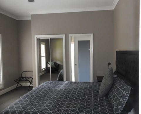 1 Bedroom Apartment | 1 bedroom, desk, soundproofing, iron/ironing board