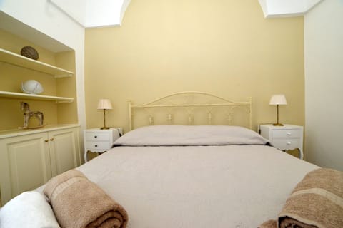 Room, Balcony | Premium bedding, cribs/infant beds, free WiFi, bed sheets