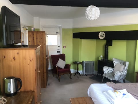 Cottage One | Blackout drapes, iron/ironing board, free WiFi, bed sheets