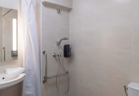 Double Room, Accessible | Bathroom | Shower, towels, soap, shampoo